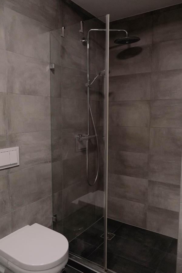 Cosy 1 Bedroom Apartment In The Heart Of Old Town With Parking 카우나스 외부 사진